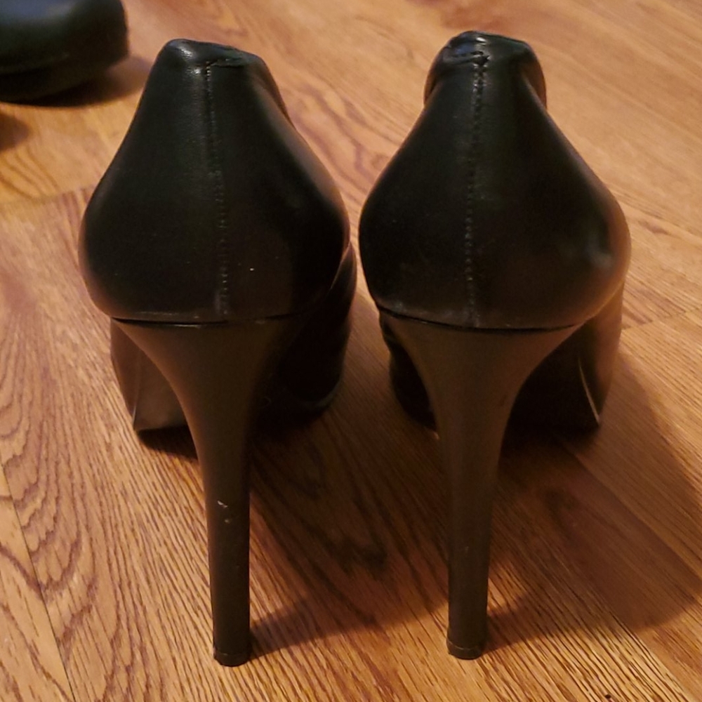 New Gianni Bini Black Pumps - Picture 5 of 5